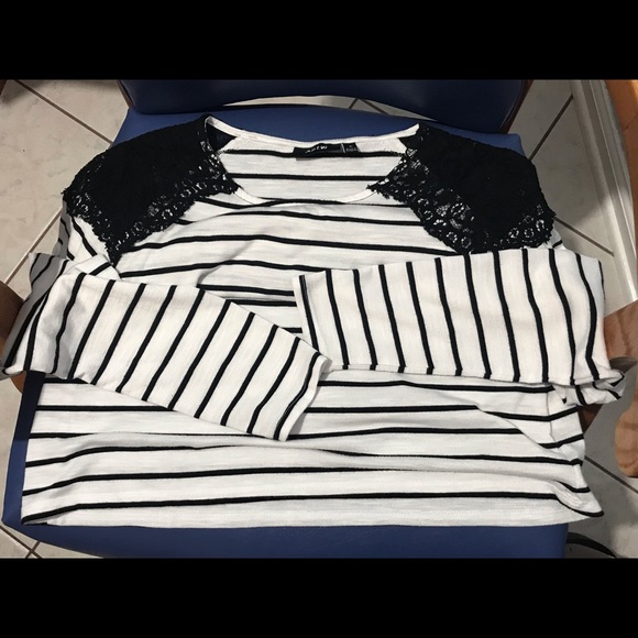 Women’s Apt 9 long-sleeved lace-trim shirt - Picture 8 of 12